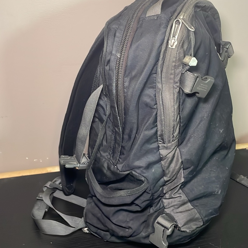 The north face backpack - Picture 3 of 6